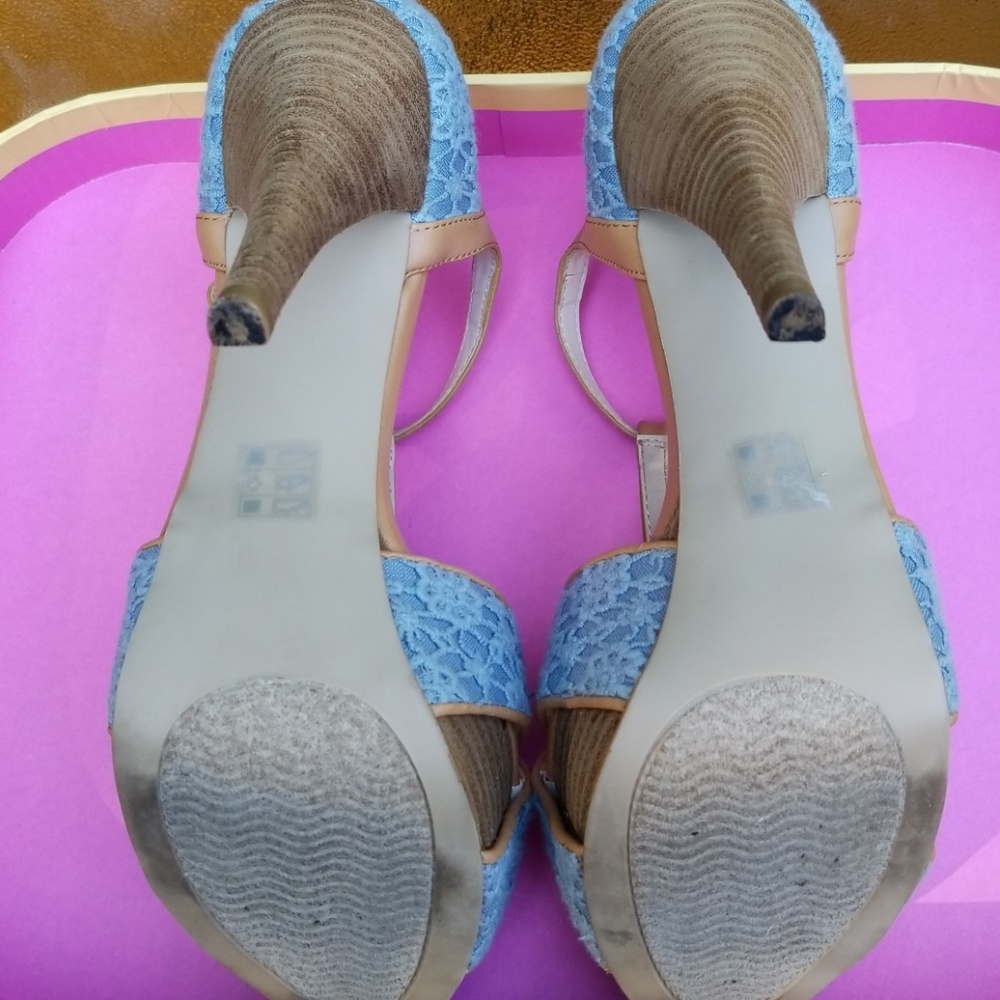 Heels - Picture 2 of 5